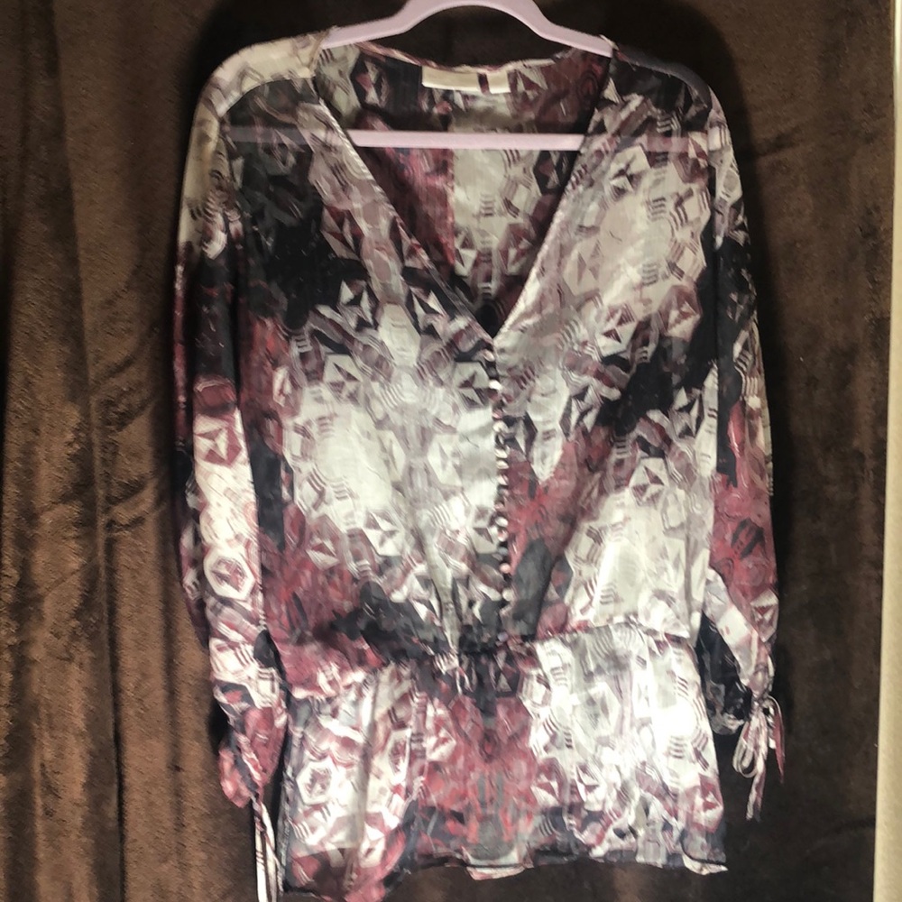 NY&CO sheer vneck polyester blouse size M, elastic gathered waist